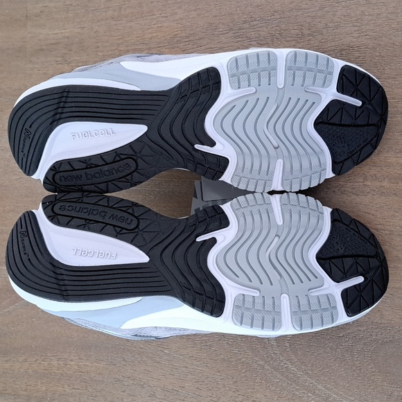 New Balance W990GL6 Running Shoe - Color: Grey/Grey - Size: 7.5 - Picture 7 of 9